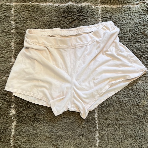 Lunya off white sleep shorts M - Picture 1 of 4